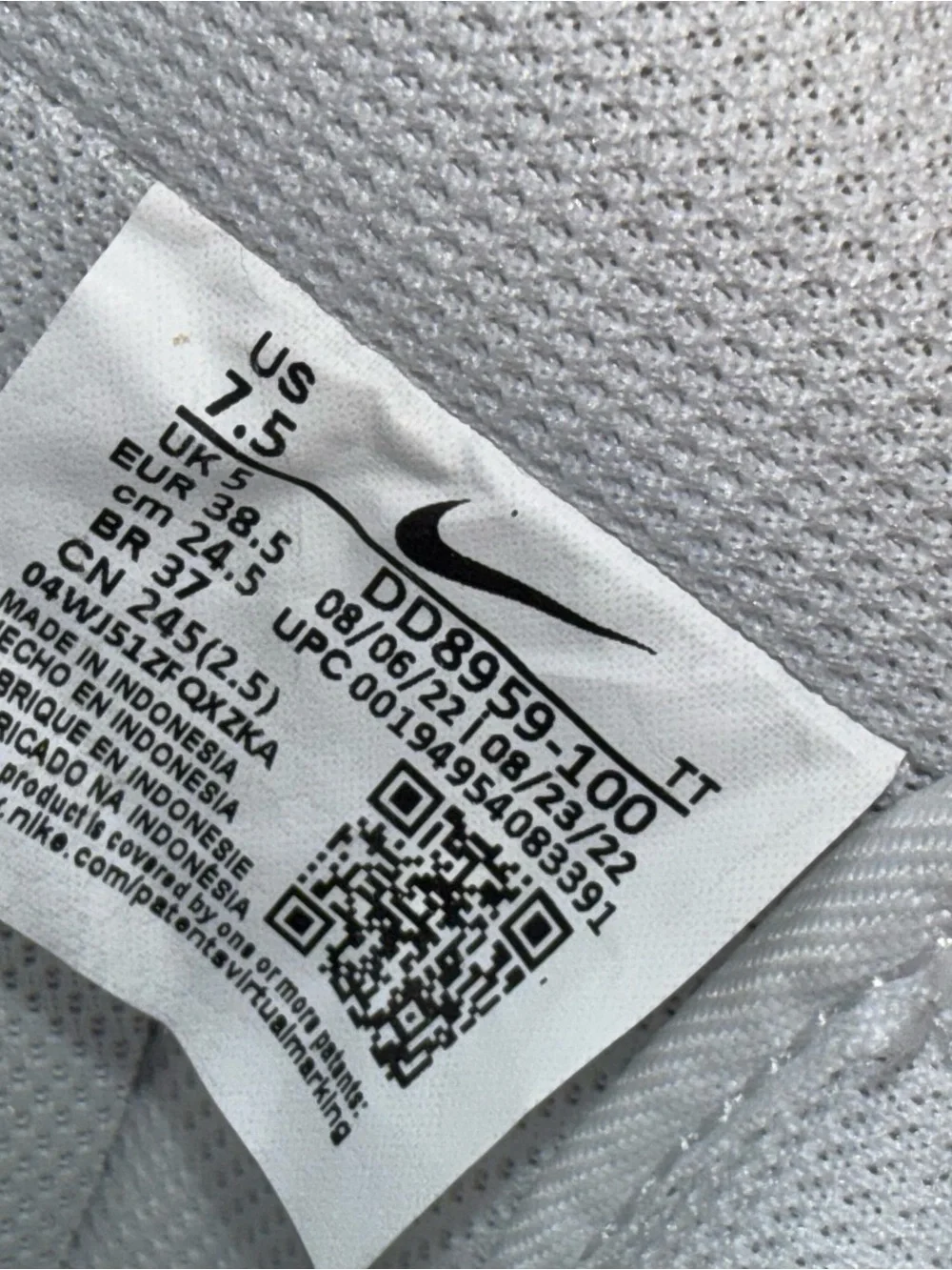 Nike Air Force 1 Size 7.5 DD8959-100